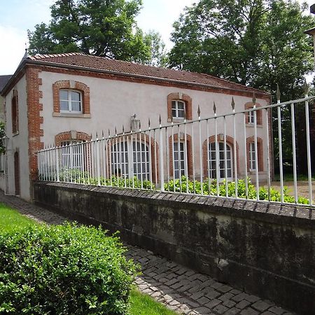 Chateau Mesny Gite Au Fil Des Pages Vic-sur-Seille エクステリア 写真