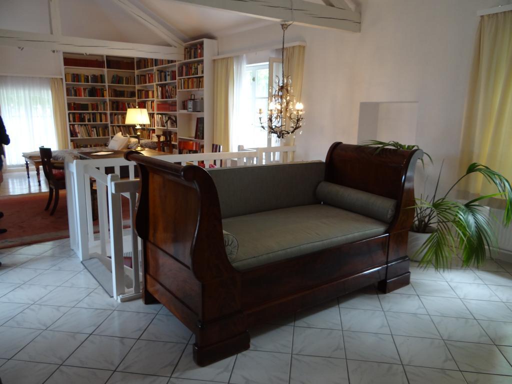 Chateau Mesny Gite Au Fil Des Pages Vic-sur-Seille エクステリア 写真