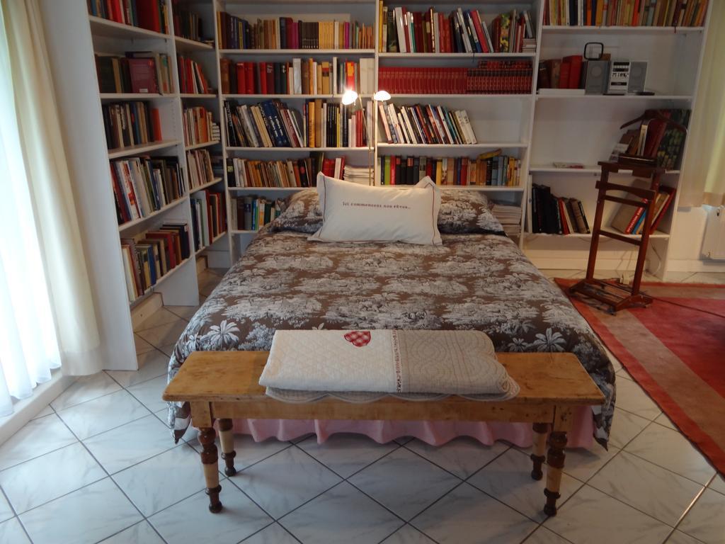 Chateau Mesny Gite Au Fil Des Pages Vic-sur-Seille エクステリア 写真