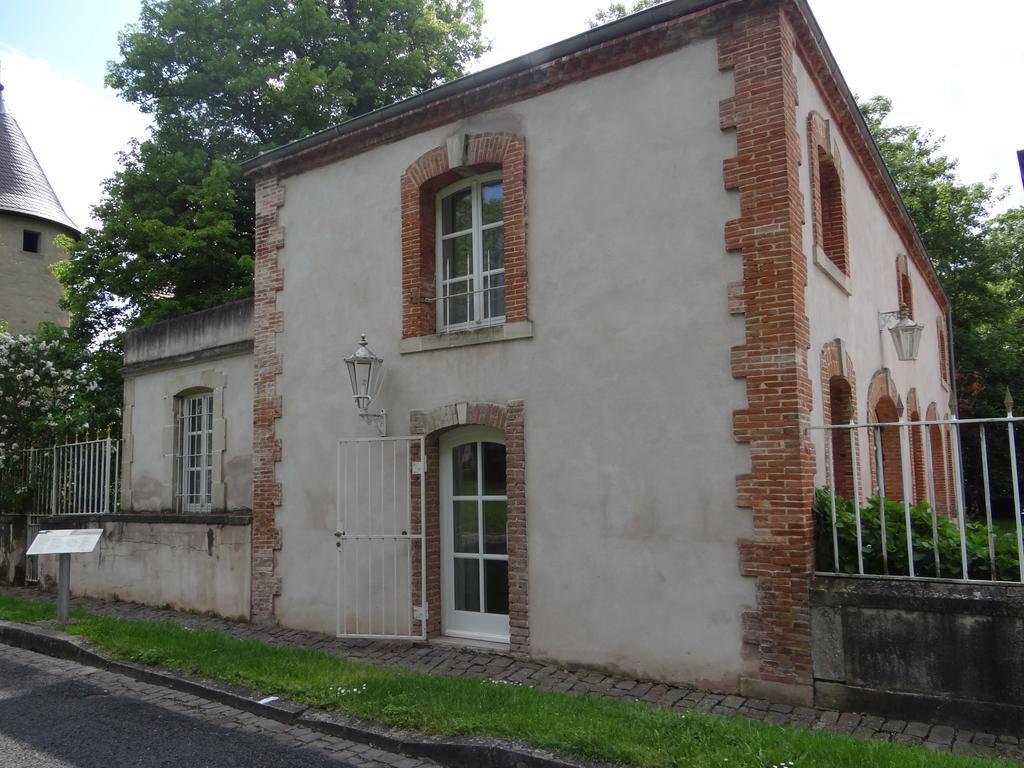 Chateau Mesny Gite Au Fil Des Pages Vic-sur-Seille エクステリア 写真